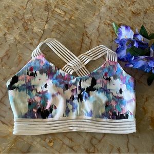NWOT Fabletics Abstract Pastel Sports/Exercise Bra Top Med